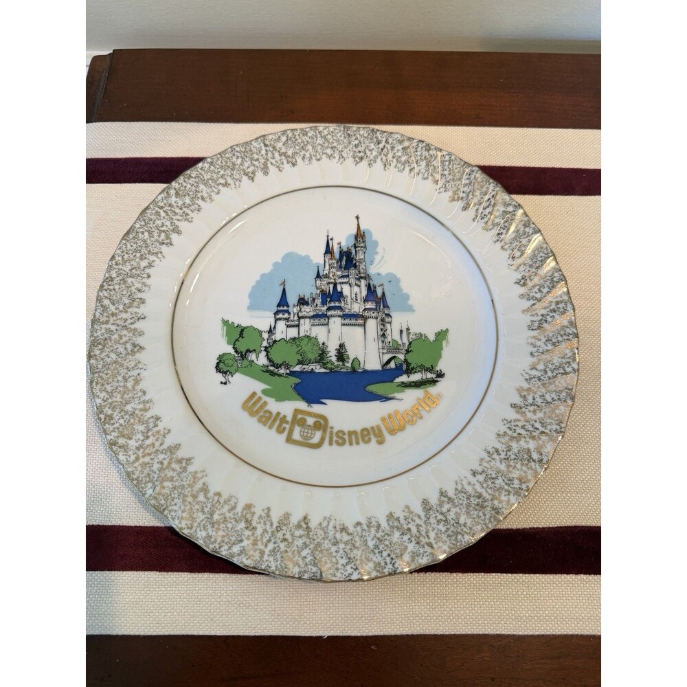 Vintage 1970 Walt Disney World Cinderella Castle Souvenir Plate Gold Trim Japan